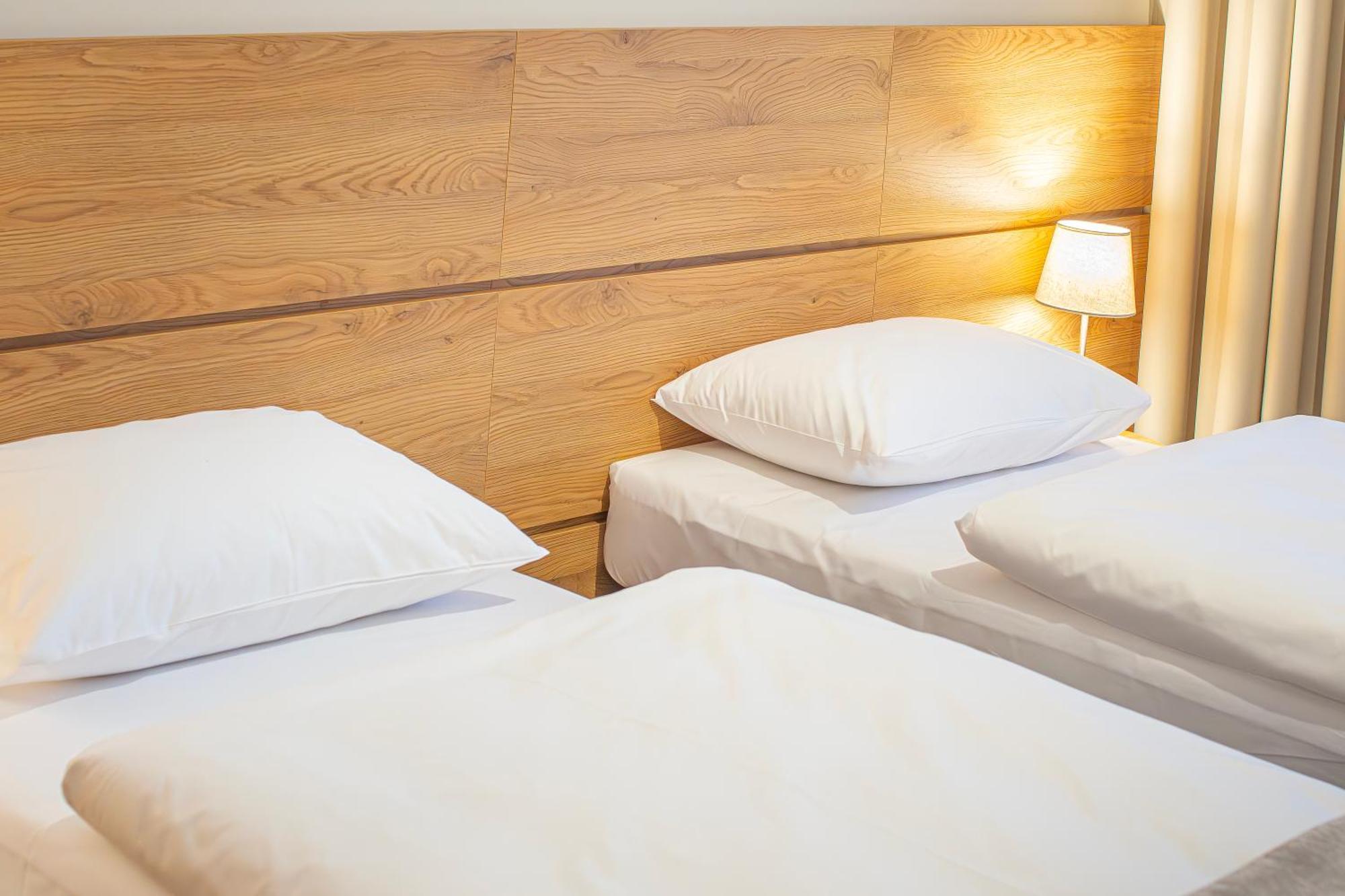 Novy Hotel Zielona Gora  Ngoại thất bức ảnh