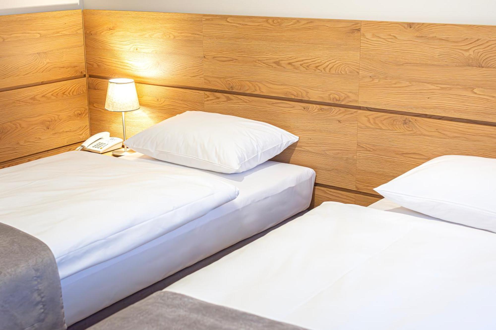 Novy Hotel Zielona Gora  Ngoại thất bức ảnh