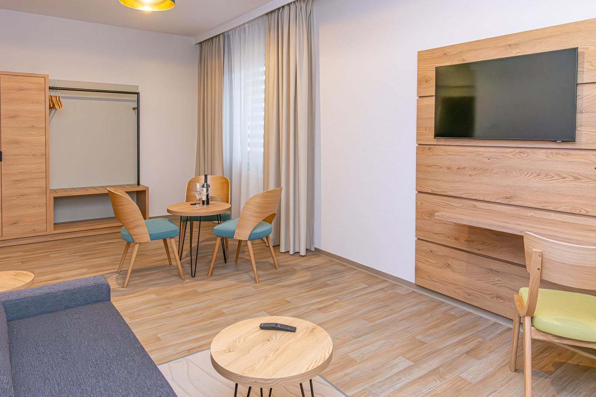 Novy Hotel Zielona Gora  Ngoại thất bức ảnh