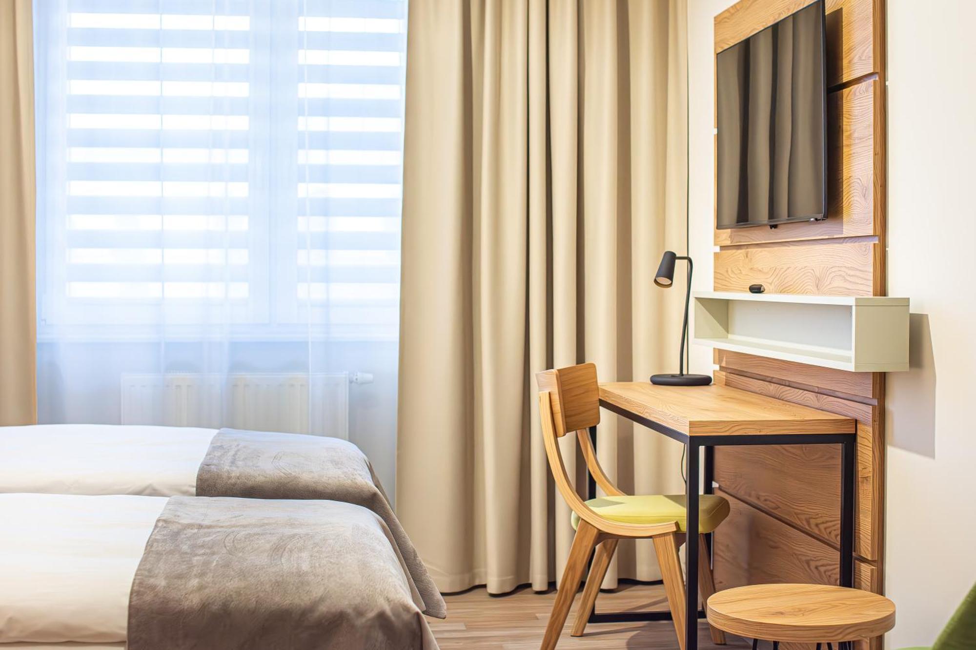Novy Hotel Zielona Gora  Ngoại thất bức ảnh