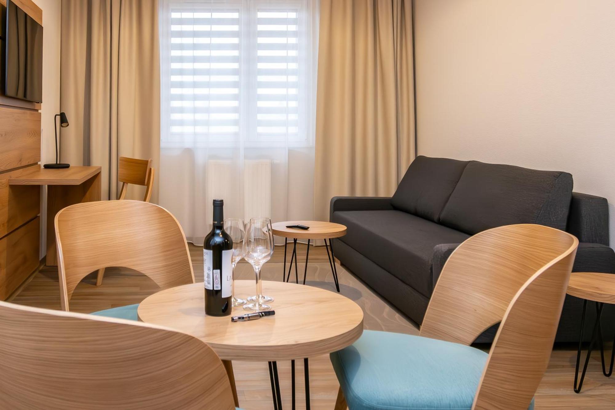 Novy Hotel Zielona Gora  Ngoại thất bức ảnh