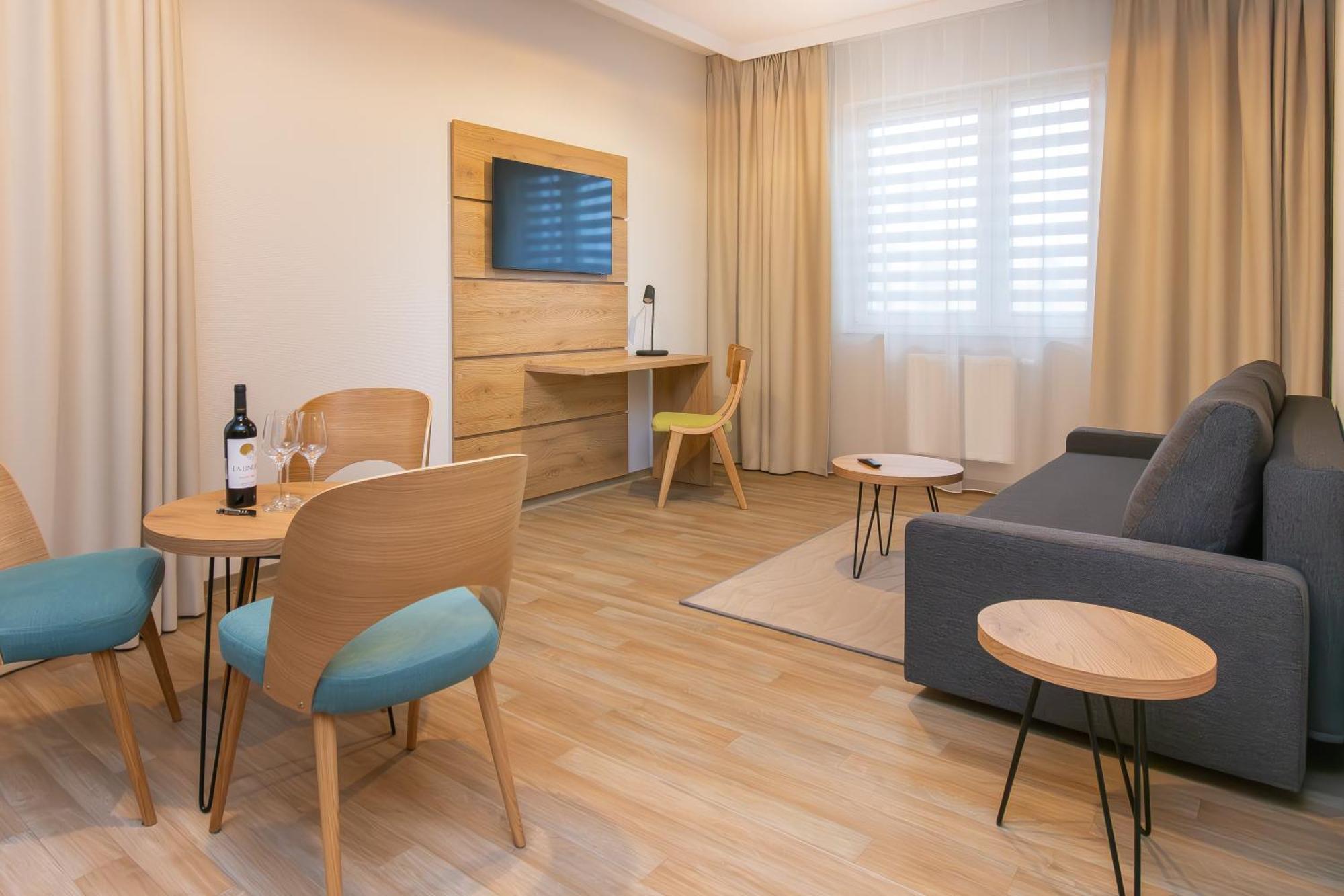 Novy Hotel Zielona Gora  Ngoại thất bức ảnh