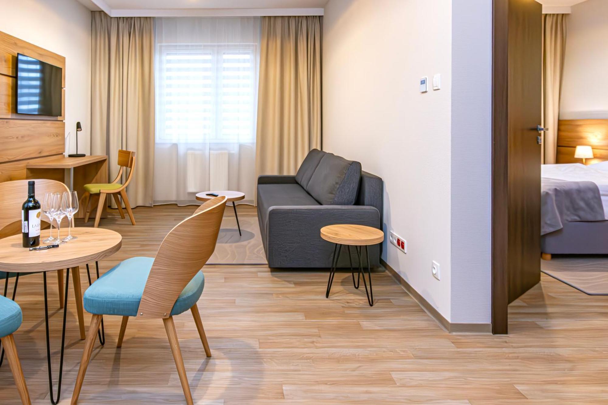 Novy Hotel Zielona Gora  Ngoại thất bức ảnh