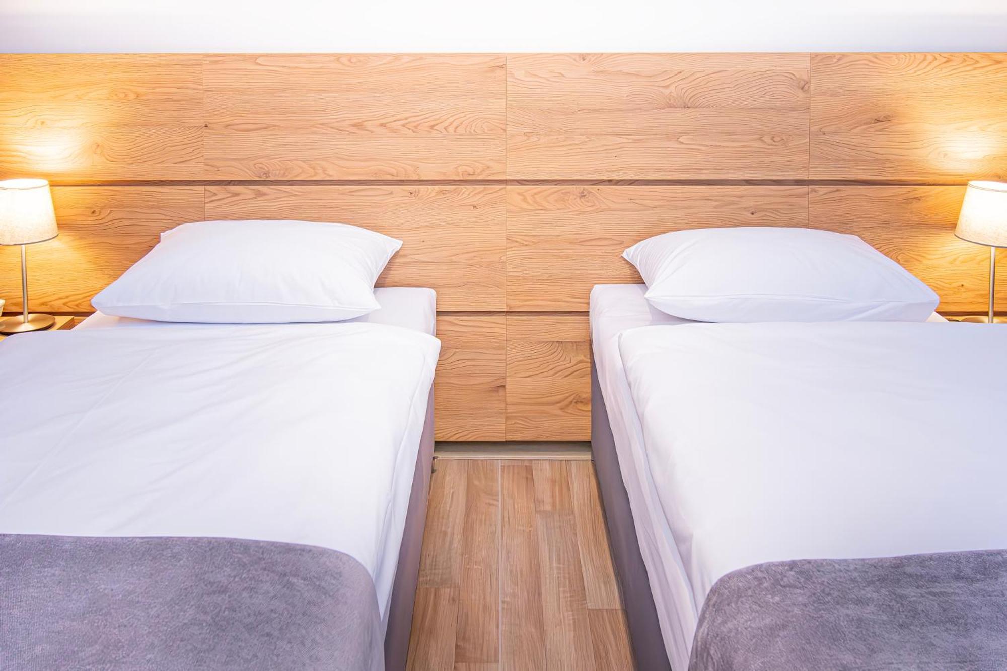 Novy Hotel Zielona Gora  Ngoại thất bức ảnh