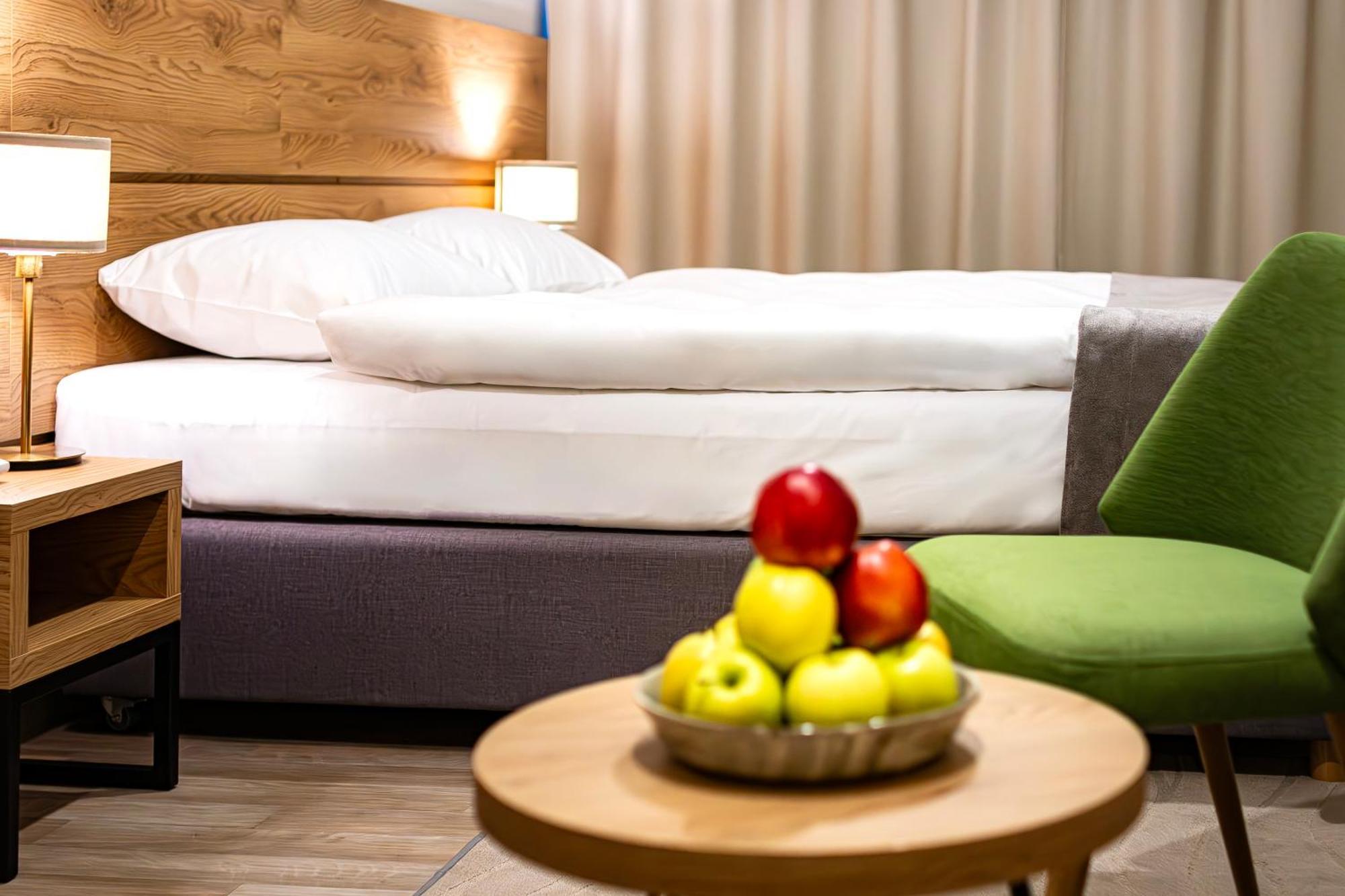 Novy Hotel Zielona Gora  Ngoại thất bức ảnh