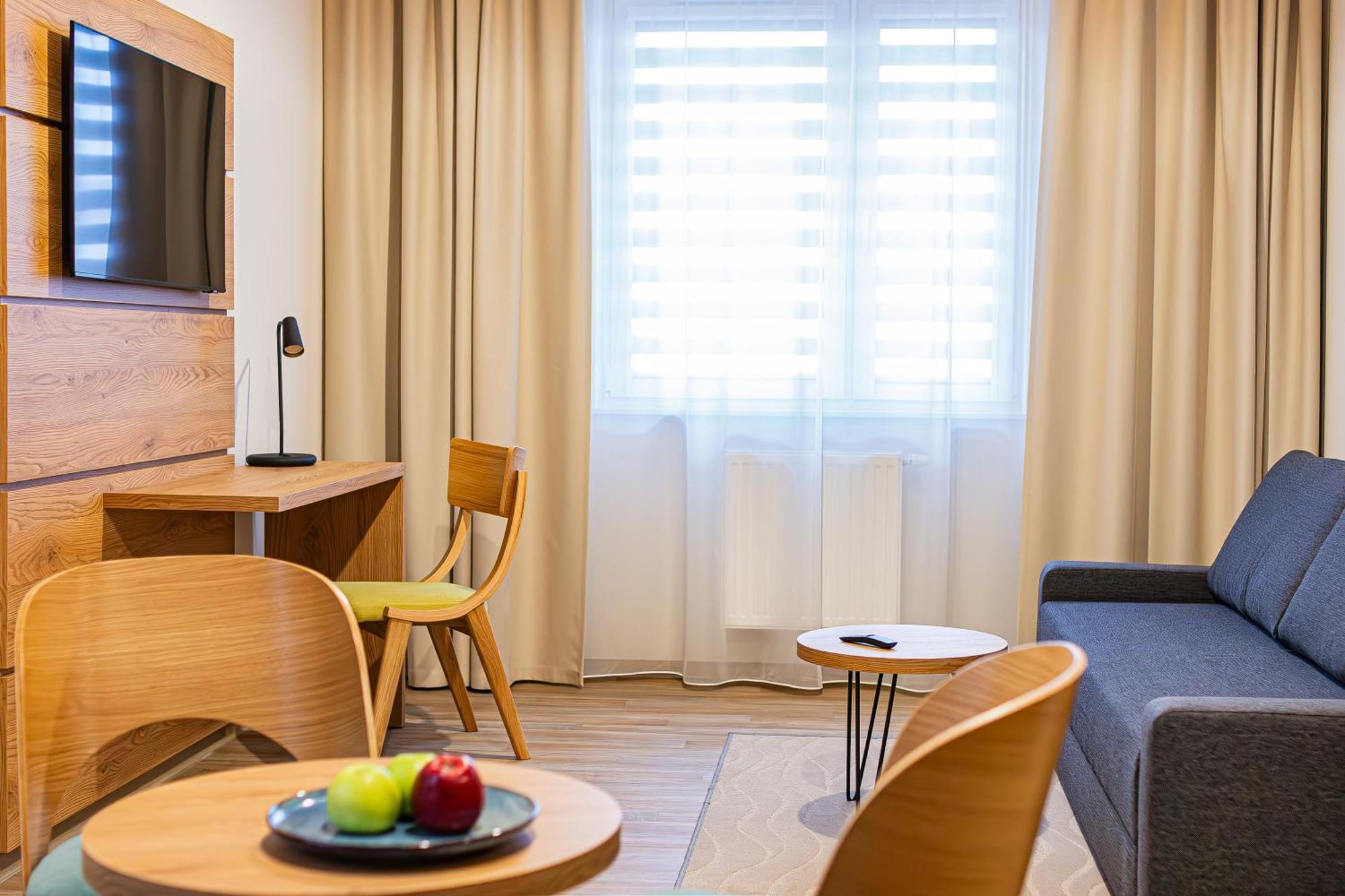 Novy Hotel Zielona Gora  Ngoại thất bức ảnh