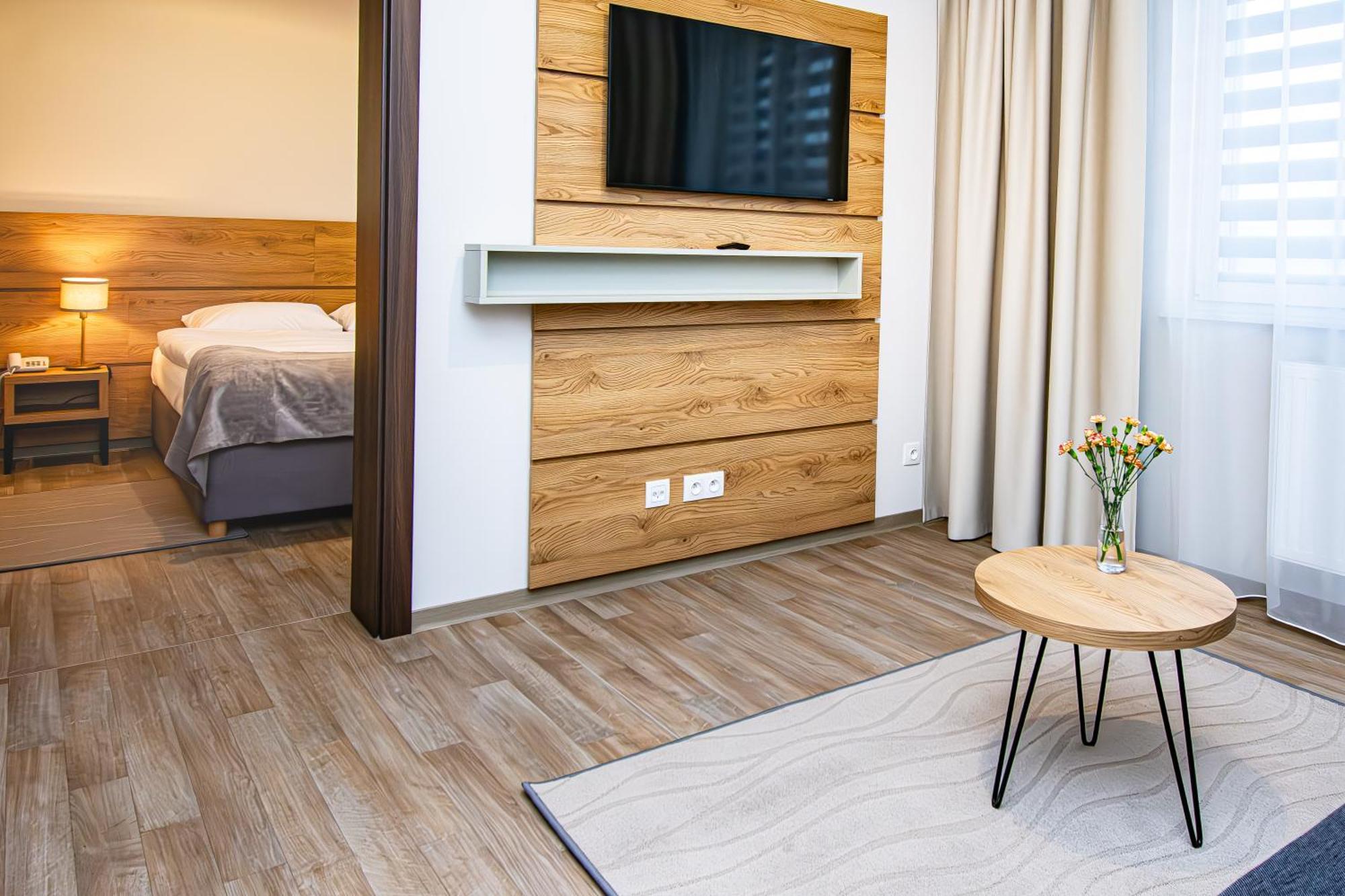 Novy Hotel Zielona Gora  Ngoại thất bức ảnh