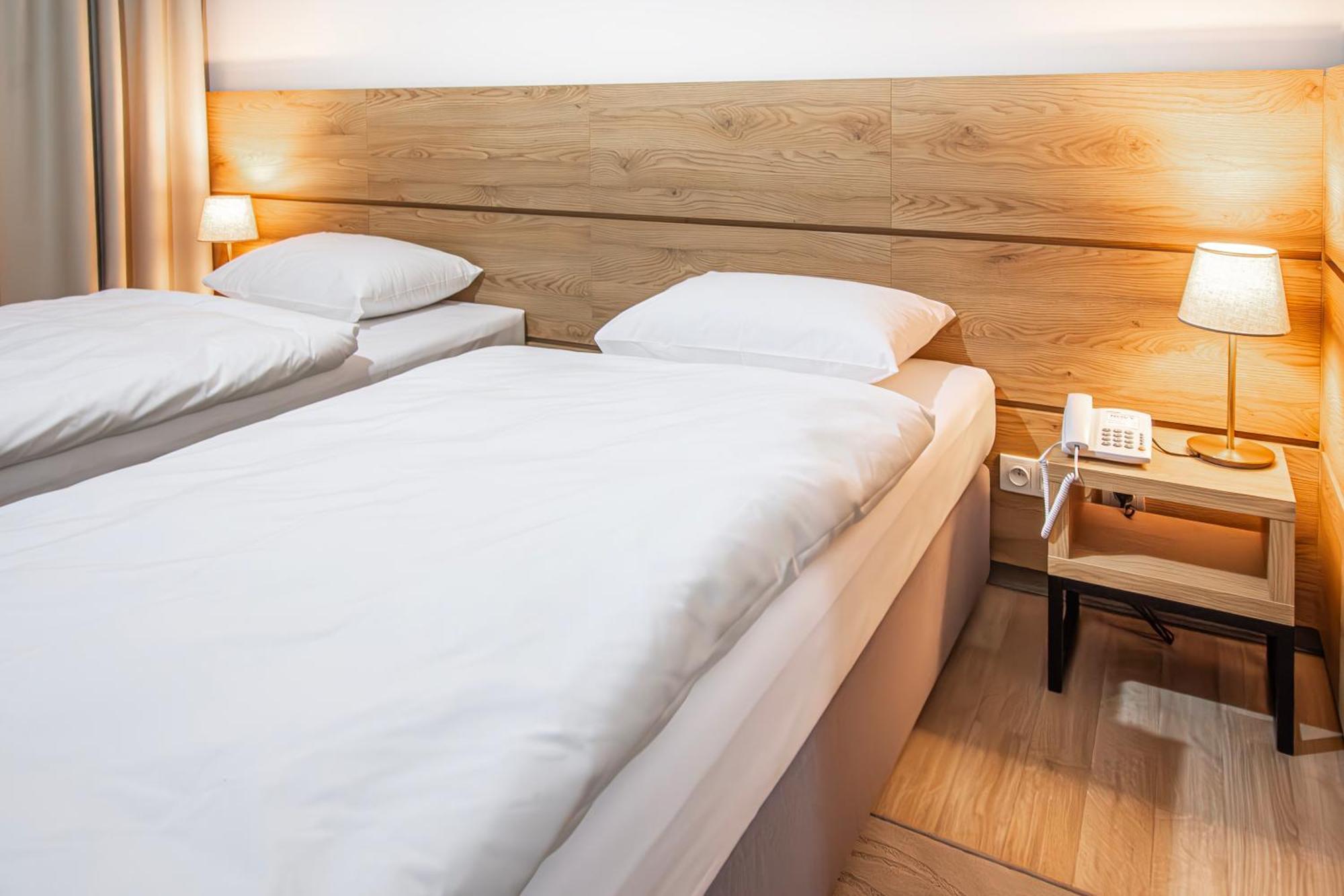 Novy Hotel Zielona Gora  Ngoại thất bức ảnh