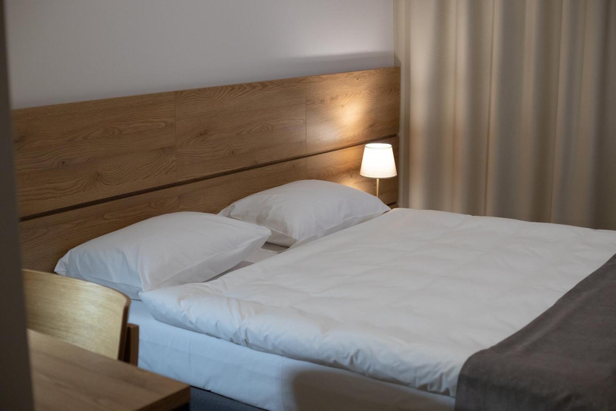 Novy Hotel Zielona Gora  Ngoại thất bức ảnh